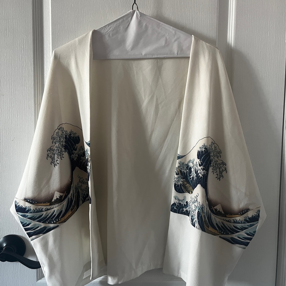 THE GREAT WAVE OFF KANAGAWA WHITE KIMONO